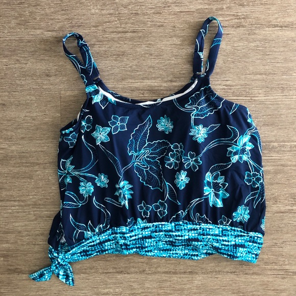 beach house woman Other - Women’s Plus Size Blue Blossom Tankini Top